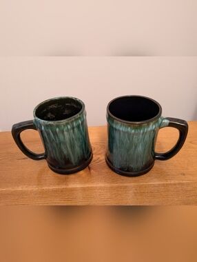 Vintage Blue Mountain Pottery Mugs - Set of 2